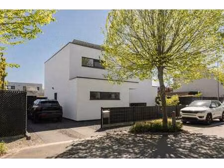 prachtige moderne villa met hoogwaardige afwerking op rus...