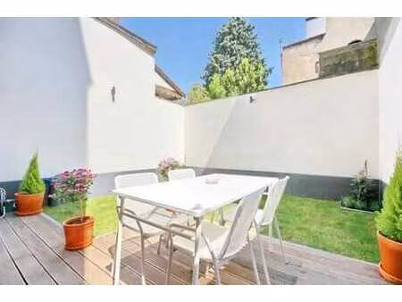 st gilles - duplex 3 ch avec jardin totalement rénové.