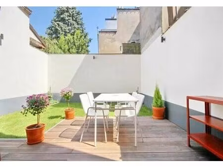 st gilles - duplex 3 chambres avec jardin