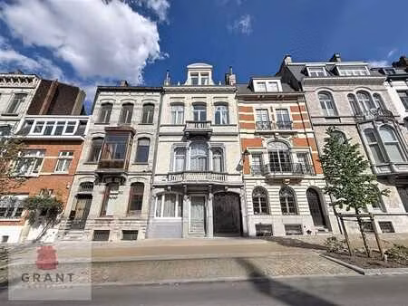 hôtel de maître de +- 550m²  jardin et arrière maison de +-1