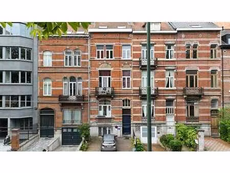 maison de maître à rénover avec jardin à uccle