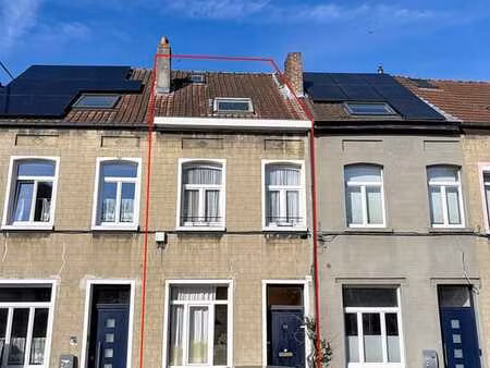 charmante maison à rénover avec accès direct sur la promenad