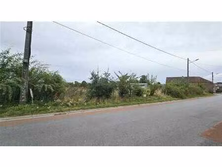 terrain à bâtir de 10 ares  21 mètres de façade
