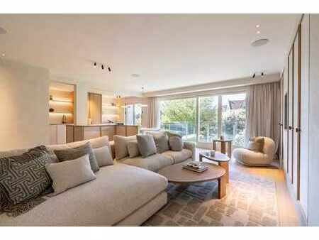 exclusivité: magnifique appartement rénové dans une résidenc