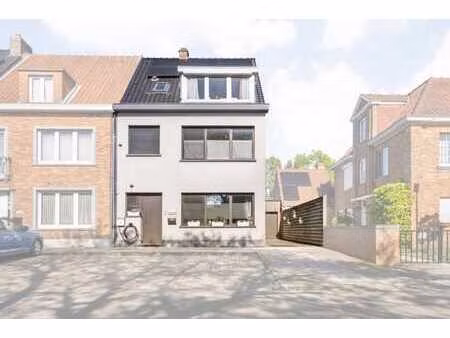 maison de 4 chambres prête à emménager  idéalement située à