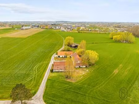ferme et dépendances à rénover ou reconstruire