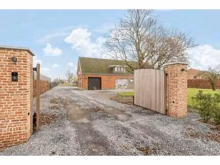 vrijstaande woning op ruim perceel met loods — hooglede (...