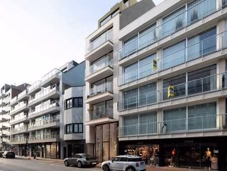 nouveau local commercial situé sur la kustlaan  entre la pla