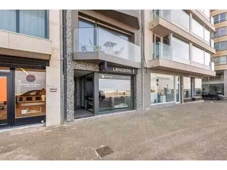 espace commercial avec studio situé sur la digue du zoute.