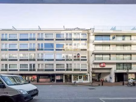 magasin avec un emplacement de premier choix sur la kustlaan