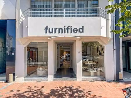 rez-de-chaussée commercial loué  situé sur l'avenue dumortie