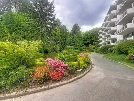 dans parc privatif  lumineux 125m² rénové dans les détails !