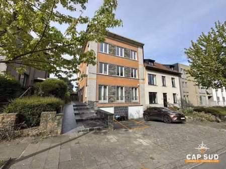 uccle - lumineux 3ch + parking - dispo 01/08