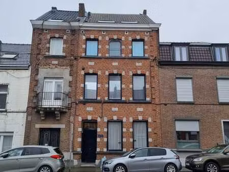 *appartement 1 chambre - loyer 650€ +20€ charges communes*