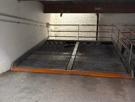garage couvert au rez de chaussée