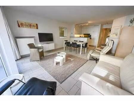 meublé - appartement superbement situé et parfaitement entr