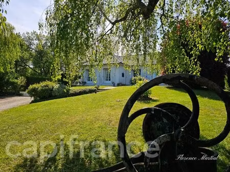 propriété familiale avec piscine et terrain de tennis