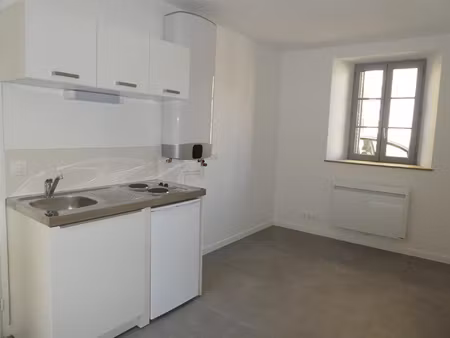 en centre ville de fontainebleau  rue de la cloche. studio d