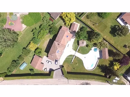 belle maison en pierre à vendre à saint-baudille-de-la-tour