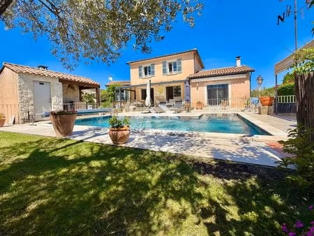 villa avec piscine  4 chambres  bureau sur 1000 m² de terrain proche alès