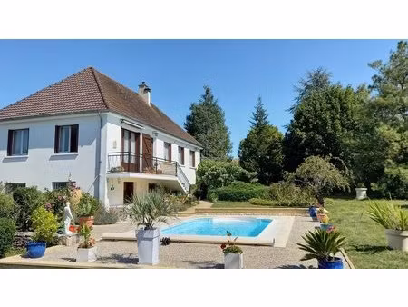 villa avec piscine et sous-sol complet – terrain arboré de 2 835 m²proche de toucy