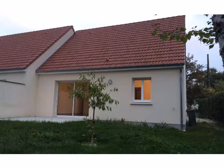 location maison  63.96 m² t-3 à chanteau  830 €
