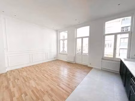 place du châtelain/vleurgat - app 1 ch rénové + balcon