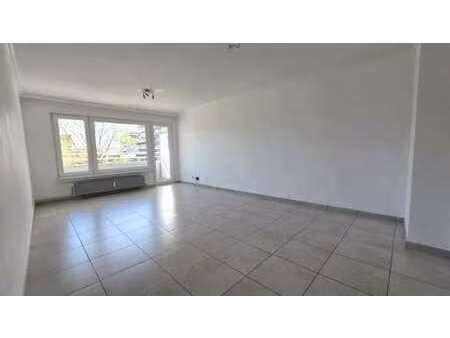 bel appart 1° ét. (ascenseur) rénové  prêt à être emménagé !
