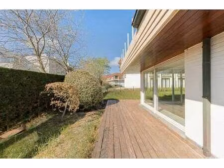 appartement ensoleillé près de mieke hill a vendre!