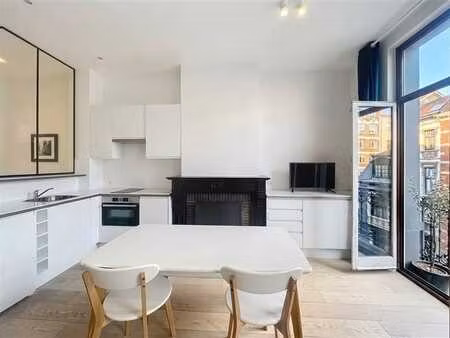studio semi-meublé châtelain