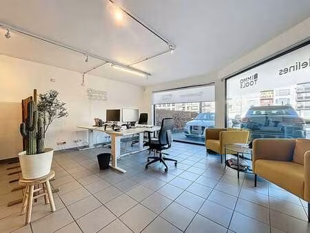 bureaux à vendre à deurne sur la bisschoppenhoflaan !