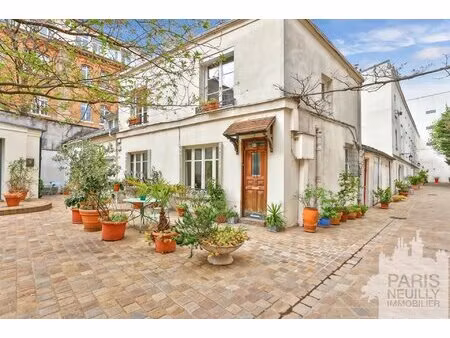 paris xvii - proche batignolles- charmante maison sur cour - 4 pieces - 2 chambres