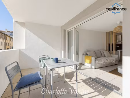 lodi-castellane  charmant t2 en parfait état avec terrasses