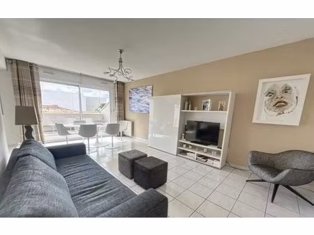 nîmes  centre-ville  appartement  76m2  2 chs  2ème av. asc.   terrasse 14m2  place parkin