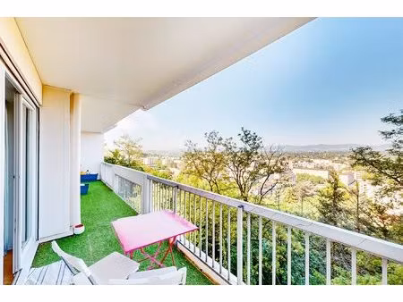 très bel appartement t4 de 97m² avec balcon  garage et vue dé