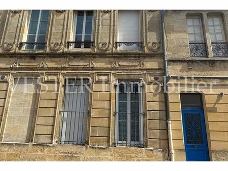 superbe maison en pierre jardin public 230m²