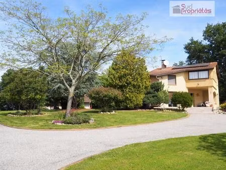 maison avec piscine  dépendance  sur 5ha (3ha de bois et 2ha de