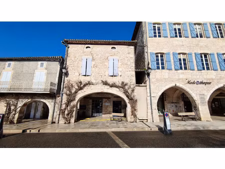 idéal investisseur  maison de village en pierre en plein coe