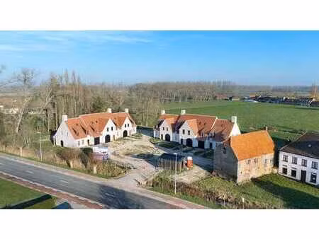 nouvelle maison (finitions casco) située au calme à lapscheu
