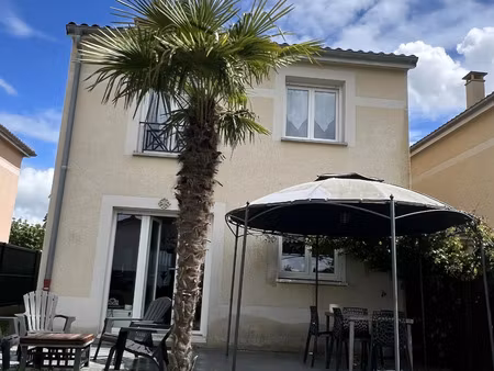 centre loyettes - maison individuelle avec 3 chambres et jardin coquet
