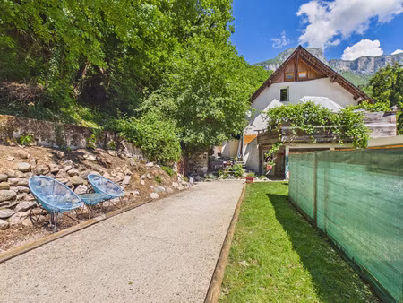 maison individuelle avec t2 indépendant - secteur calme - sa