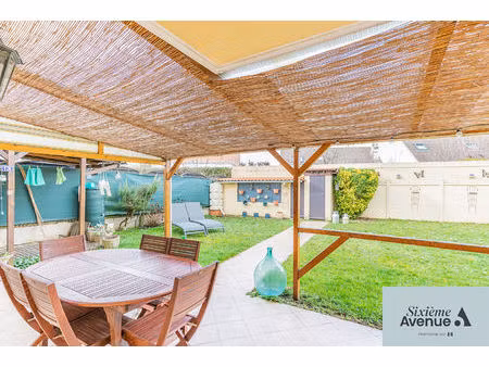 maison individuelle avec sous-sol total  jardin et stationnements multiples ? quartier cal