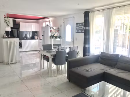 maison de plain-pied + sous-sol total + dépendances sur beau