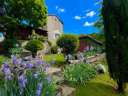 maison de village indépendante avec 754 m2 de jardin paysagé