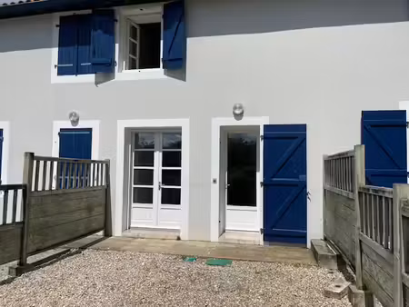 maison mitoyenne expo sud  cour et stationnement privatifs