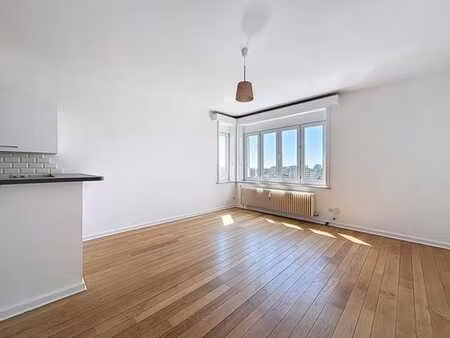 coghen : bel appartement rénové avec une magnifique vue