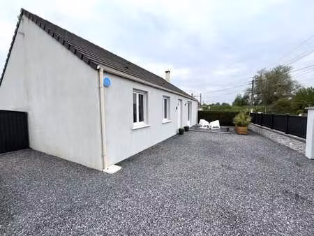 jolie maison 4 façades de plain-pied (sur 7 ares 50 ca)