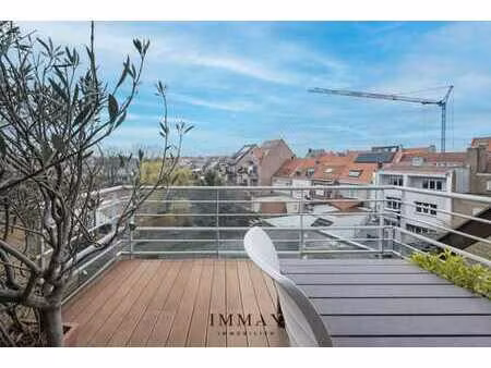 spacieux appartement duplex avec 2 chambres situé au cœur de