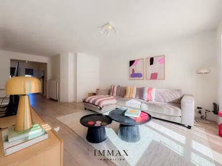 spacieux appartement rénové de 2 chambres situé près de lipp