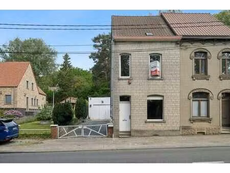 maison 3 façades avec jardin  double garage et beau potentie